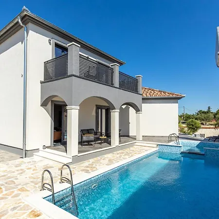 Dalmatinka Villa *
